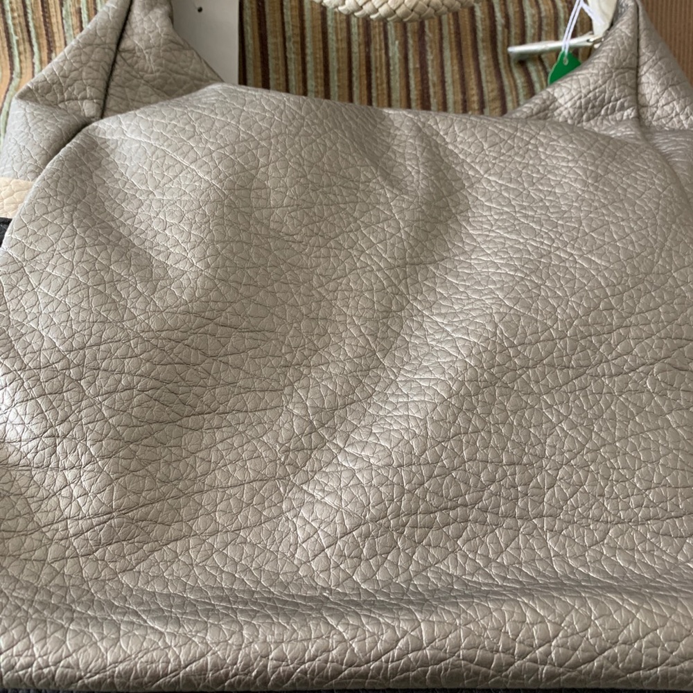 Handbag - Picture 3 of 8